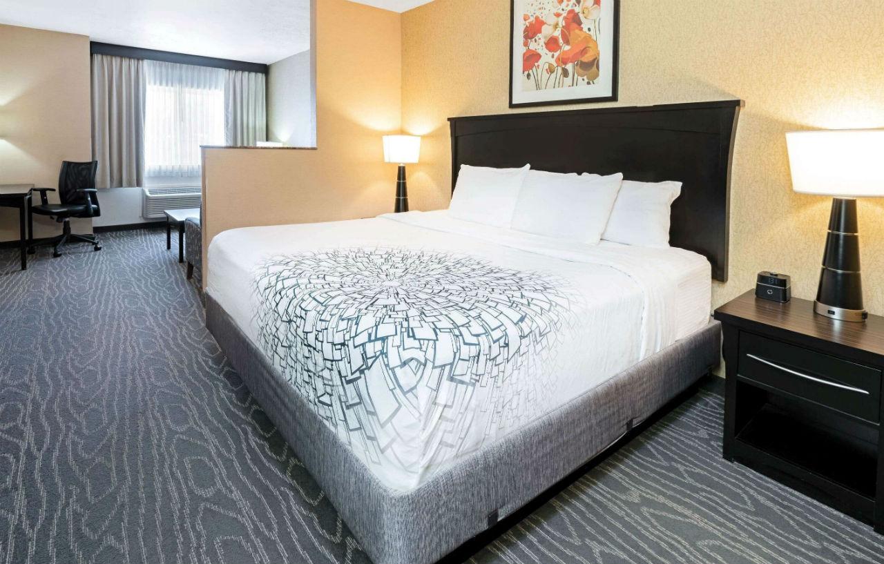 Hotel La Quinta By Wyndham Logan Extérieur photo