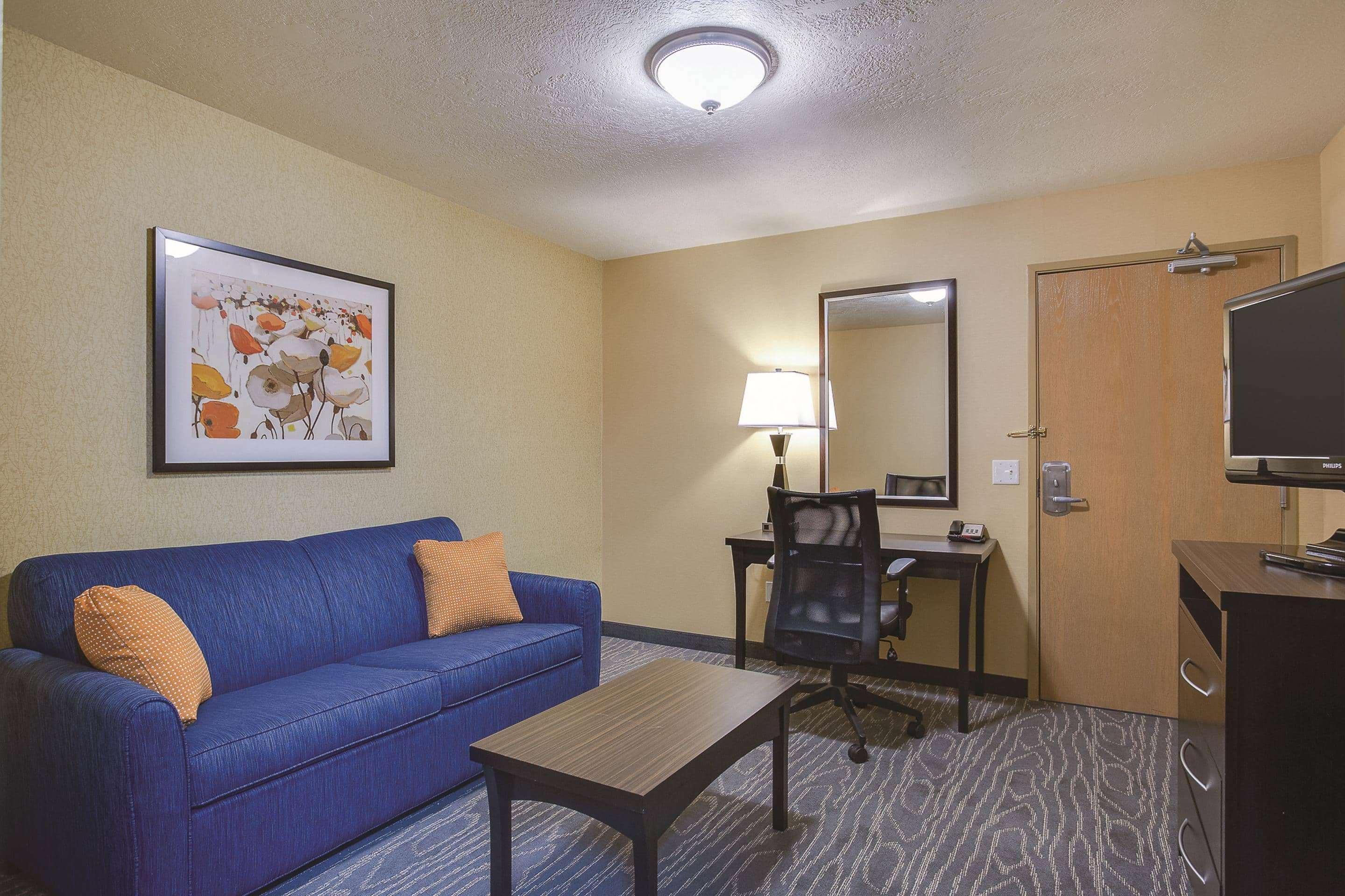 Hotel La Quinta By Wyndham Logan Extérieur photo