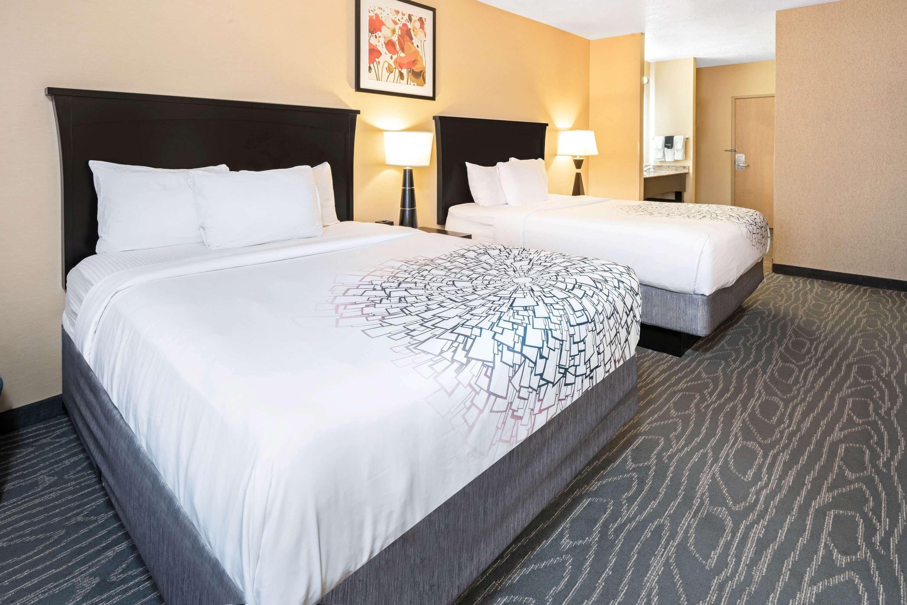 Hotel La Quinta By Wyndham Logan Extérieur photo