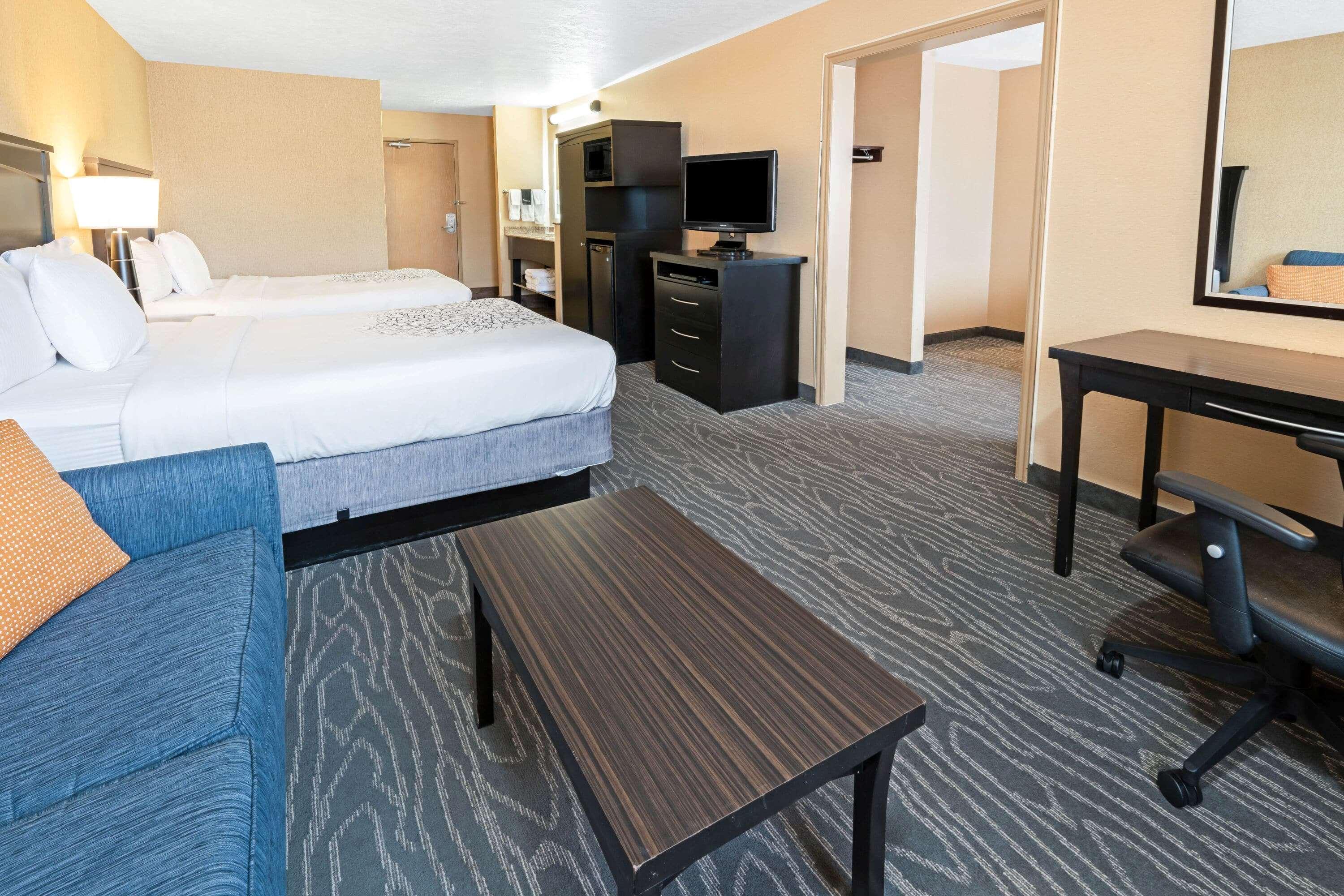Hotel La Quinta By Wyndham Logan Extérieur photo